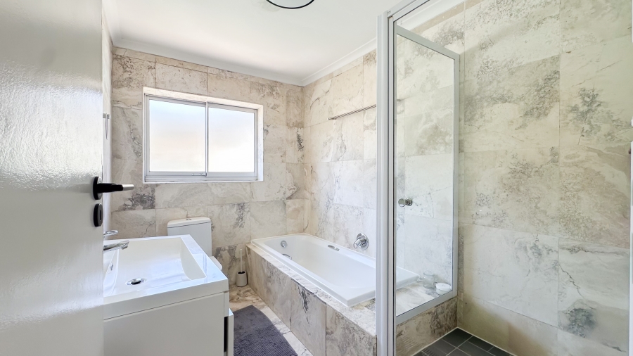 To Let 3 Bedroom Property for Rent in Sea Point Western Cape
